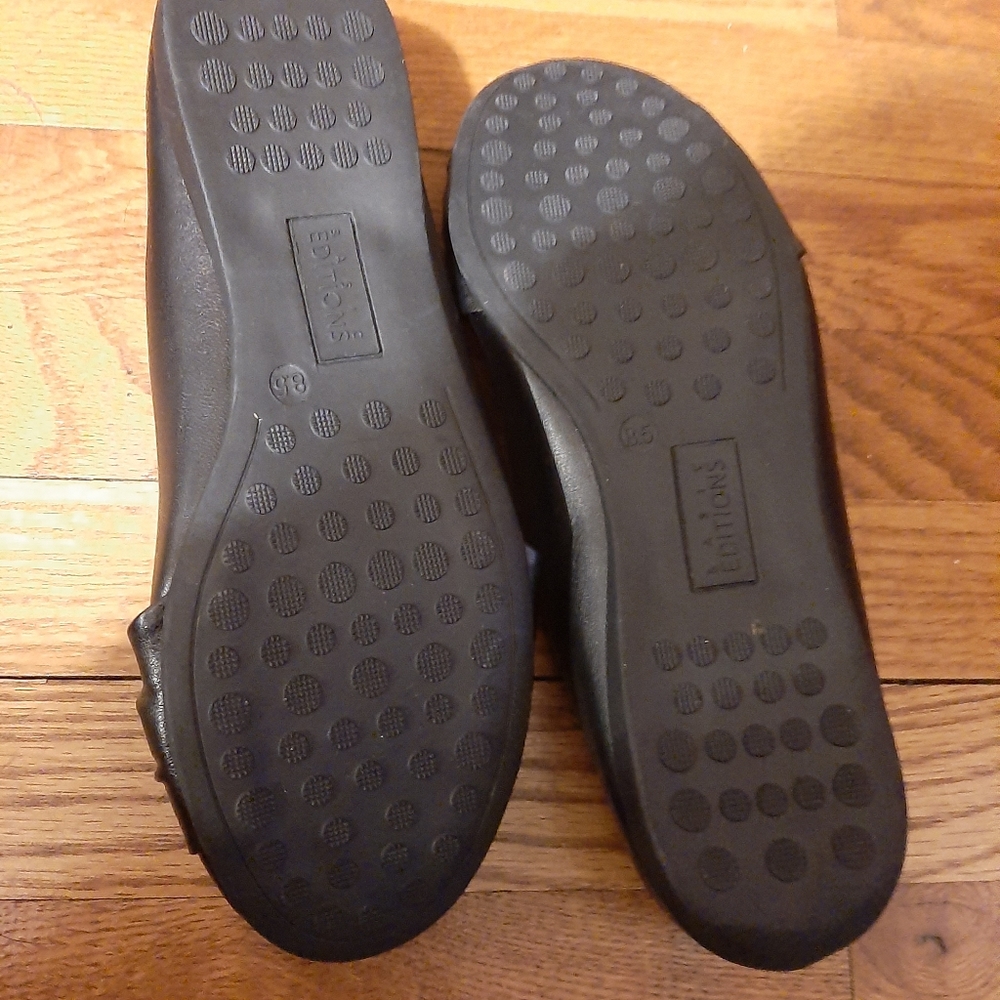 Basic black flats - Picture 2 of 2